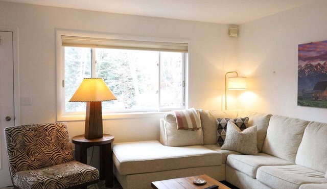 Jackson Luxe: Teton Views & Downtown Vibes 2 Bedroom Townhouse