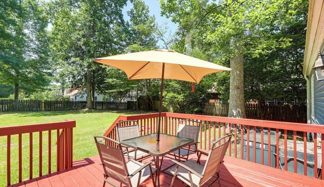 Jacksonville Retreat w/Yard near Base & Beach