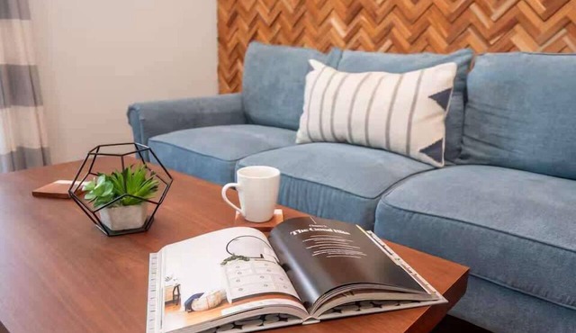 Jennifer's Modern Federal Hill Apt w/Private Deck