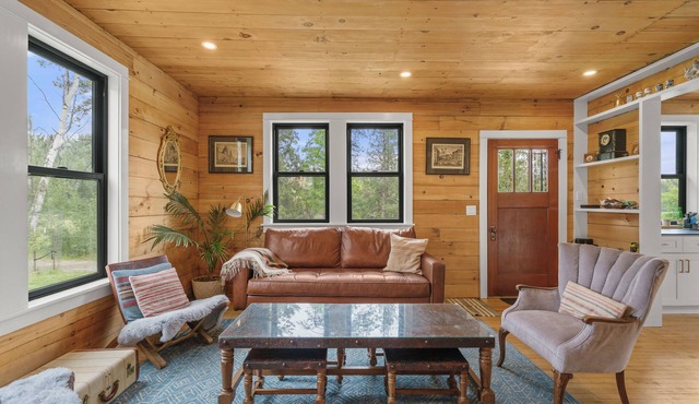 Jewelbox Cabin, Rolling hills escape in Cataldo