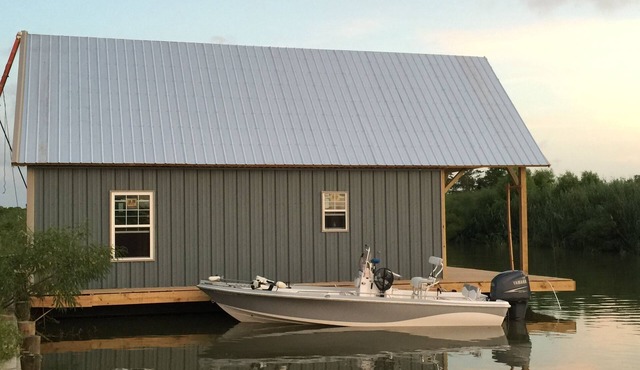 Joat 1 - Spacious 3 BR Venice Houseboat Sleeps 8-12