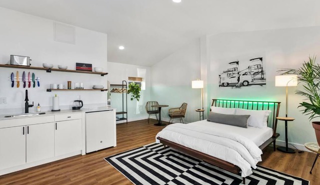 Kaluahee Studio suite nui