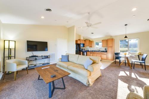Kelseyville Cottage: Private Deck & On-Site Winery