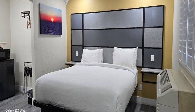 King Bed|Smk|Victorville CA