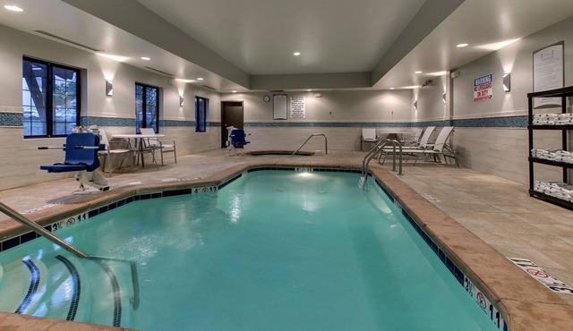 King Suite. Free Breakfast. Pool & Hot Tub. Airport Shuttle. Near the University of Montana!