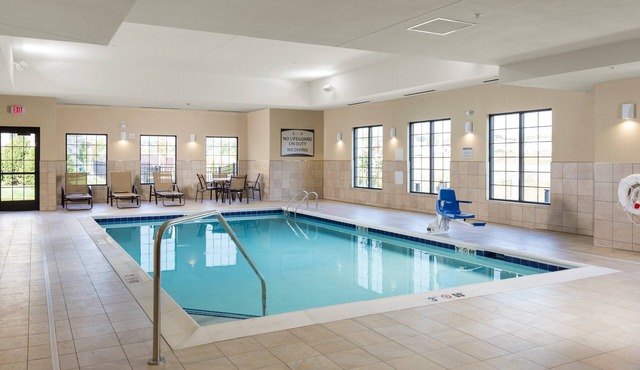 King Suite Near Ohio State University. Free Breakfast Included. Pool Access.