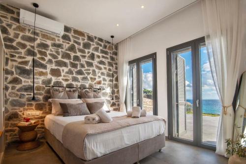 KYAN Syros