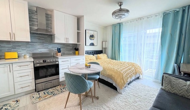 La Playa Luxury Studio, Steps to Ocean, Designer Point Loma Haven