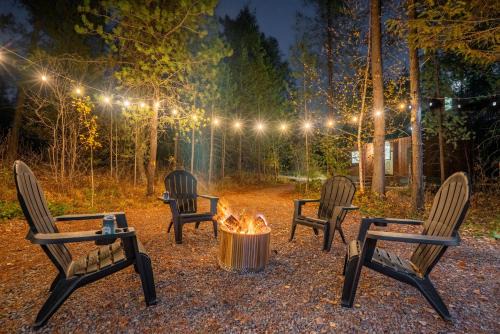 Laid Back Cabin 7 Mn to Glacier, Private Fire Pit