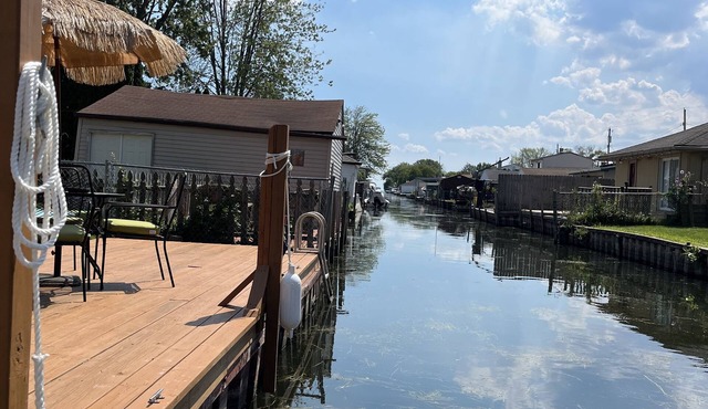 Lake St. Clair Lodge - Waterfront