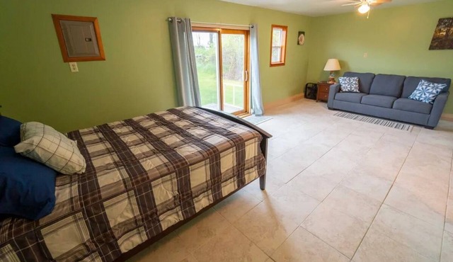 Lake view apartment w/amazing views & centrally located in the heart of Kelleys