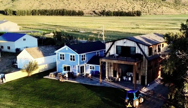 Lakefront 7 bed/3 bath home in Beautiful Bear Lake
