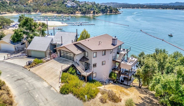 Lakefront Luxury | Private Dock & Wine Country