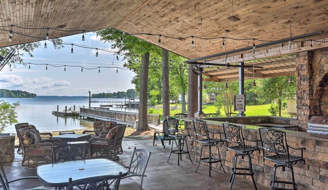 Lakefront Oasis with Deck & Outdoor Kitchen!