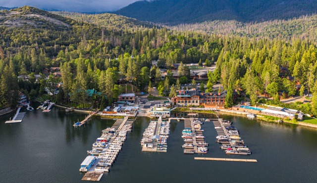 Lakeside Escape with Breakfast (Select Stays) Near Bass Lake & Sierra Trails