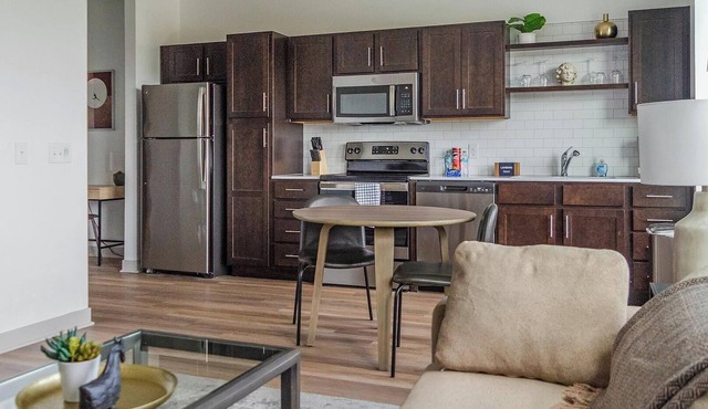 Landing | Chic 1BD, Gym, Pool