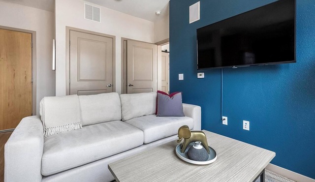 Landing | Chic 1BD, Pool, Clubhouse