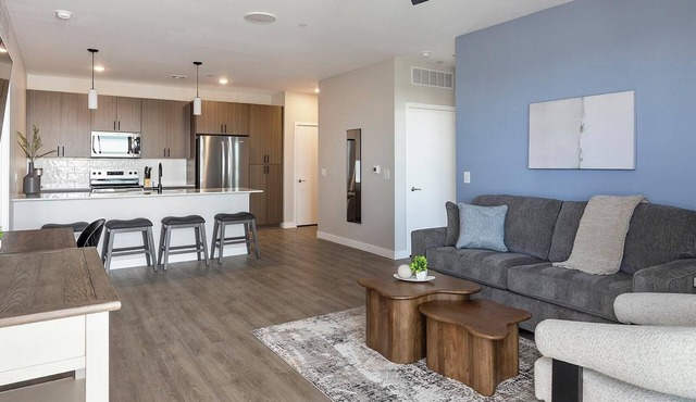 Landing | Chic 2BD, Clubhouse, Pool
