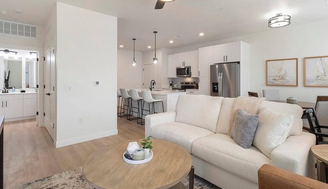 Landing | Incredible 1BD, Pool, Gym