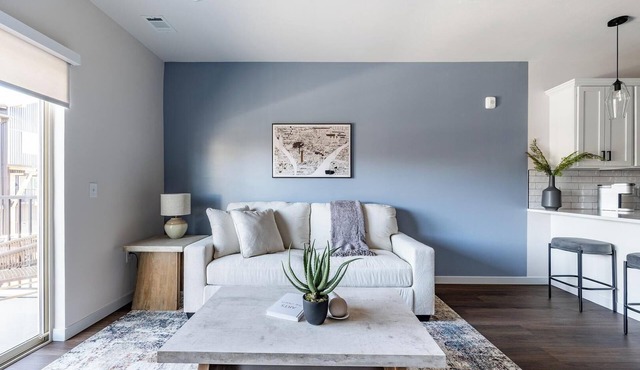 Landing | Spectacular 1BD, Pool, Gym