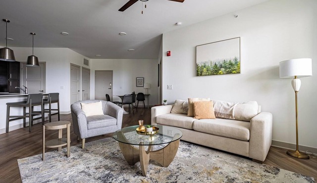 Landing | Spectacular 2BD, Gym, Rooftop Lounge