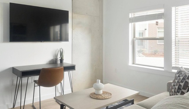 Landing | Spectacular Studio, Courtyard, Gym