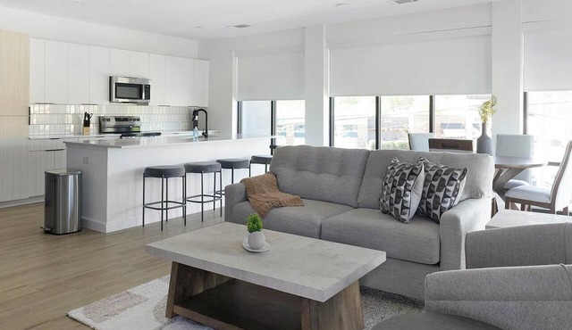 Landing | Spectacular 3BD, Gym, Game Room