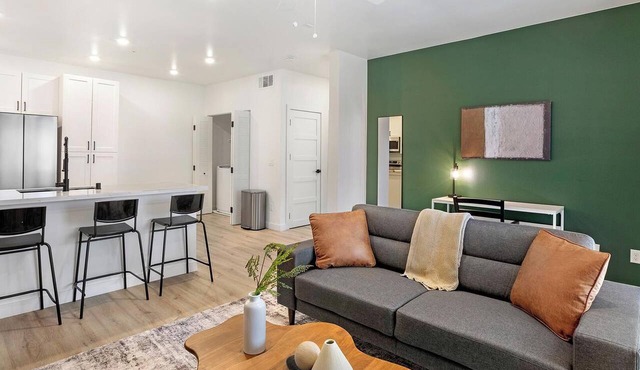 Landing | Stunning 1BD, Clubhouse, Pool