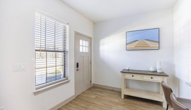 Landing | Stunning 1BD, Gym, Clubhouse