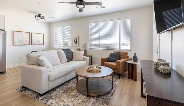 Landing | Stunning 1BD, Gym, Pool
