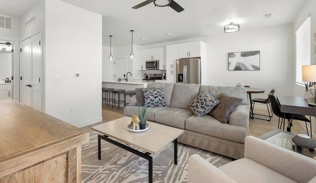Landing | Stunning 1BD, Pool, Gym