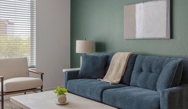 Landing | Stunning 1BD, Gym, Pool