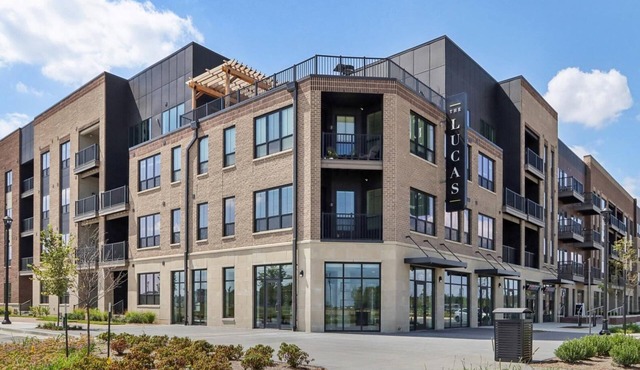 Landing | Stylish 1BD, Pool, Gym