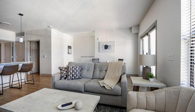 Landing Stylish 1BD Gym Clubhouse