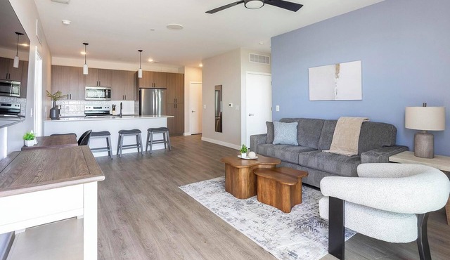 Landing | Stylish 2BD, Gym, Pool
