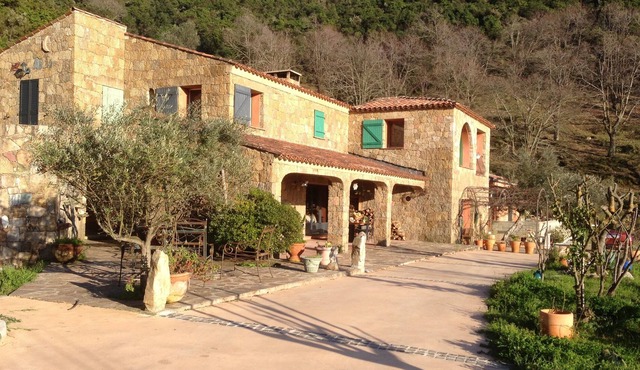 large house of 300 m2 with pool sea view