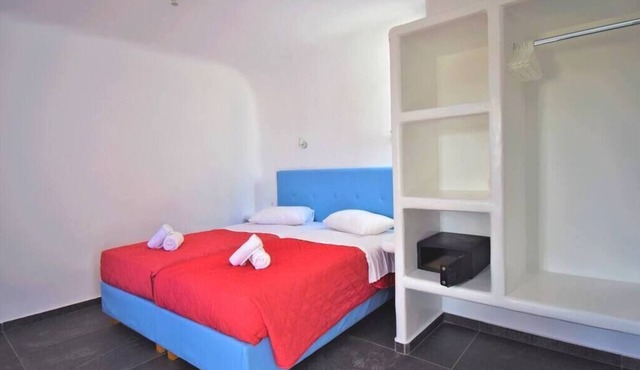 Large studio apartment for 4 people, in a very