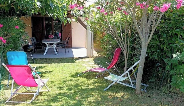 LAST-MINUTE SALE. Beautiful, air-conditioned villa with a garden; the beach is 100 meters away.