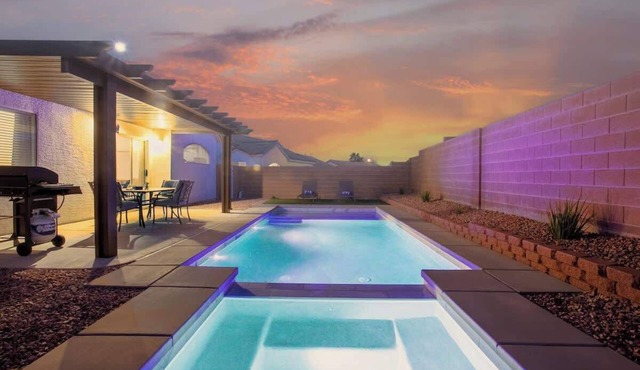 Lavish 4BR Vegas Pool House w/Heated Pool + Spa