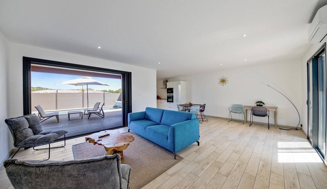 Lecci Retreat near Cala Rossa Beach