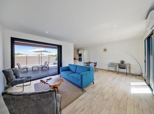 Lecci Retreat near Cala Rossa Beach