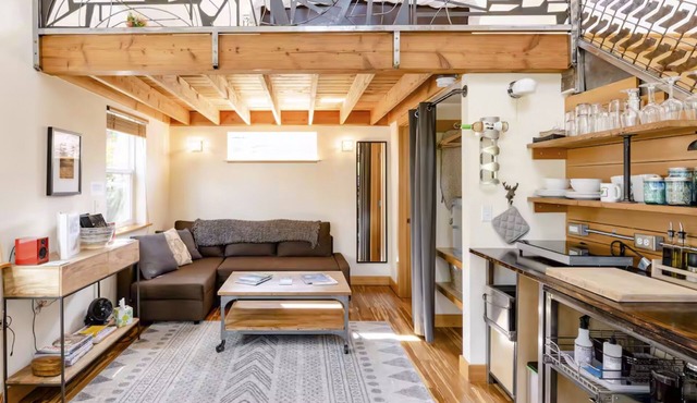 Lemon Door Tiny Home in Mississippi District, near downtown & Convention Center