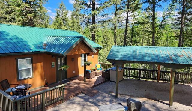 Life`s A Bear Retreat! COUPLES HOT TUB! & KING SIZE BED!