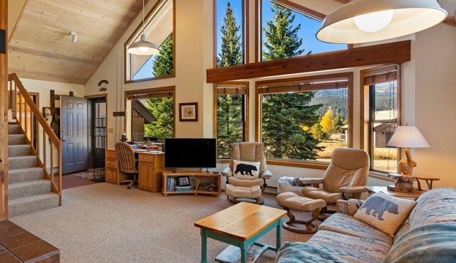 Lionhead Retreat - A wonderful home located outside of West Yellowstone
