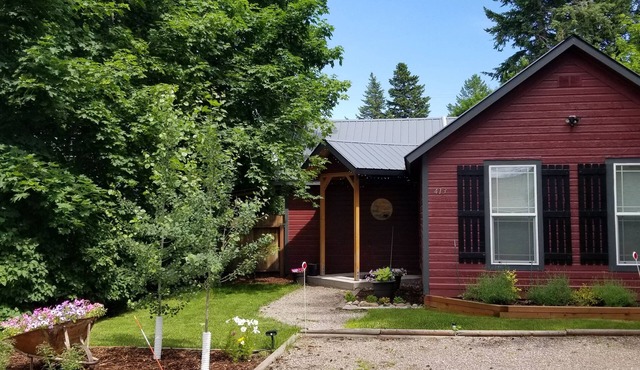 Little House Under the Big Sky, 2 bedrm 2 bth near Glacier Park & Whitefish Mt.