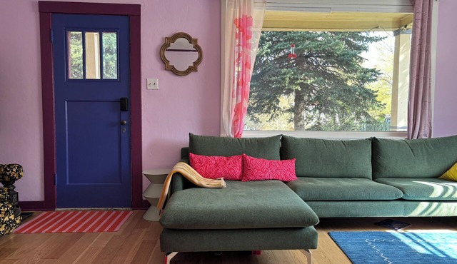 Little Oasis in Center of Missoula-Sustainable Arty 1930s House