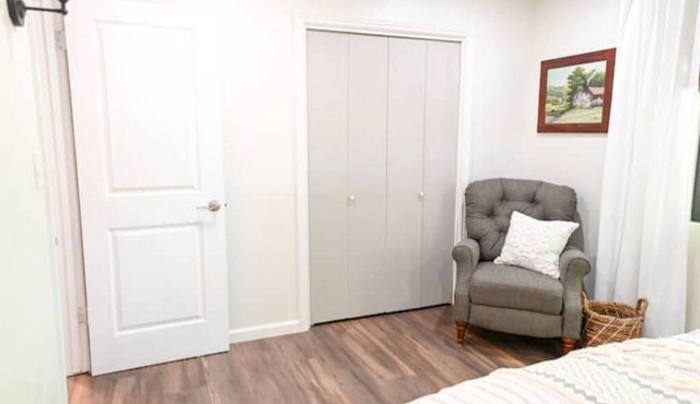 Live Oak Cottage- Adorable-2 beds Christian Owned