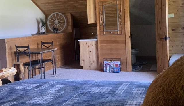 Loft apartment with amazing mountain view on a horse ranch