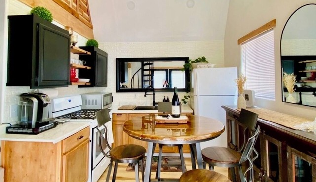Lofty Leisure Cabin- in a serene location perfect for a relaxing getaway