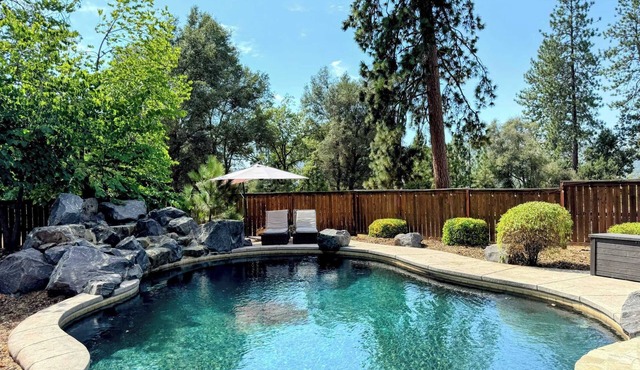 Log Cabin w/pool, spa, game room, sleeps 20!